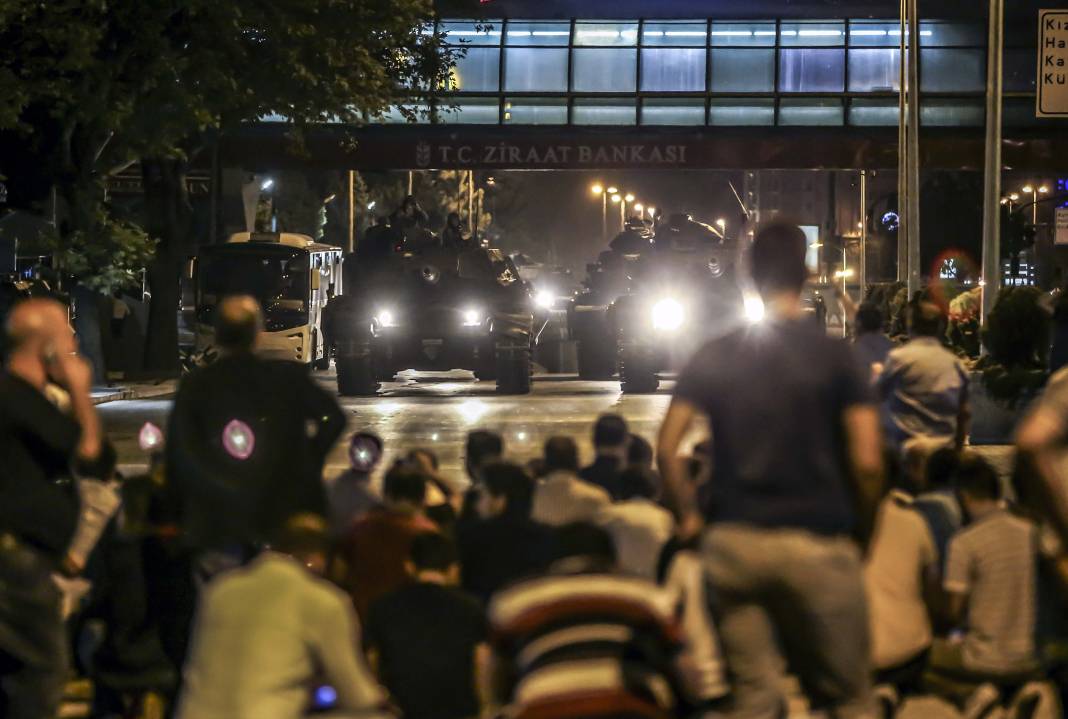 İşte 15 Temmuz’da hafızalara kazınan fotoğraflar: Üzerinden tam dokuz yıl geçti 12