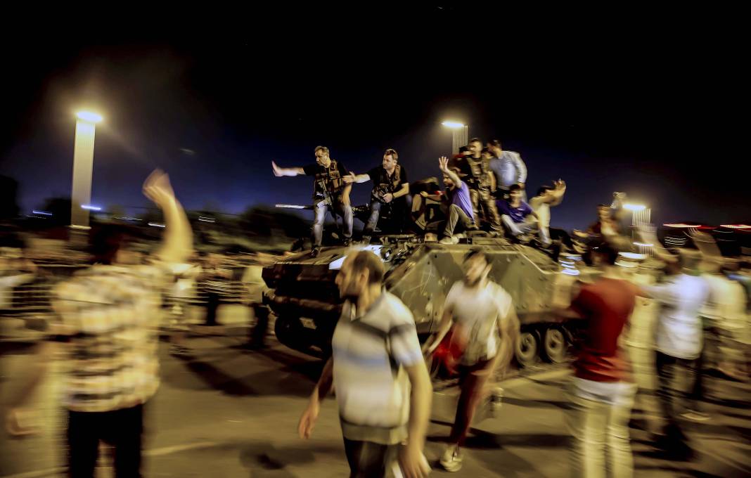 İşte 15 Temmuz’da hafızalara kazınan fotoğraflar: Üzerinden tam dokuz yıl geçti 10