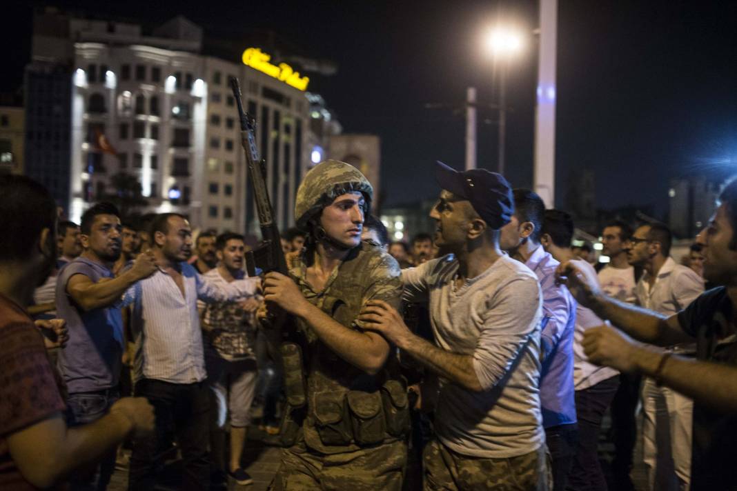 İşte 15 Temmuz’da hafızalara kazınan fotoğraflar: Üzerinden tam dokuz yıl geçti 11