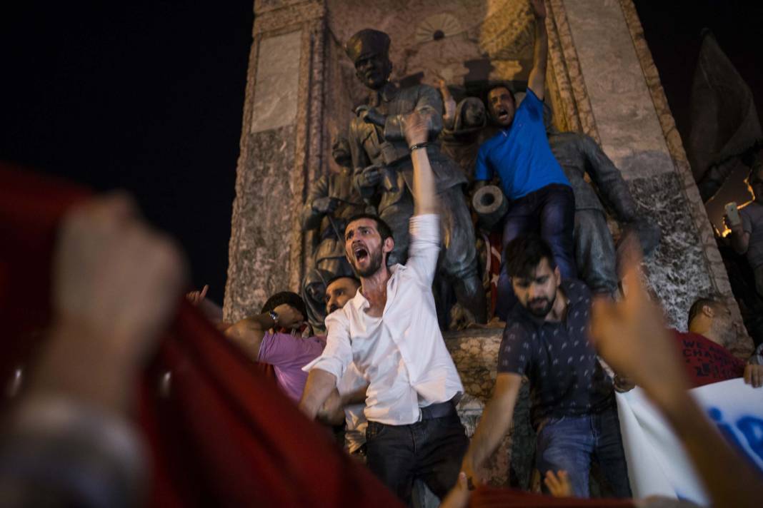 İşte 15 Temmuz’da hafızalara kazınan fotoğraflar: Üzerinden tam dokuz yıl geçti 9
