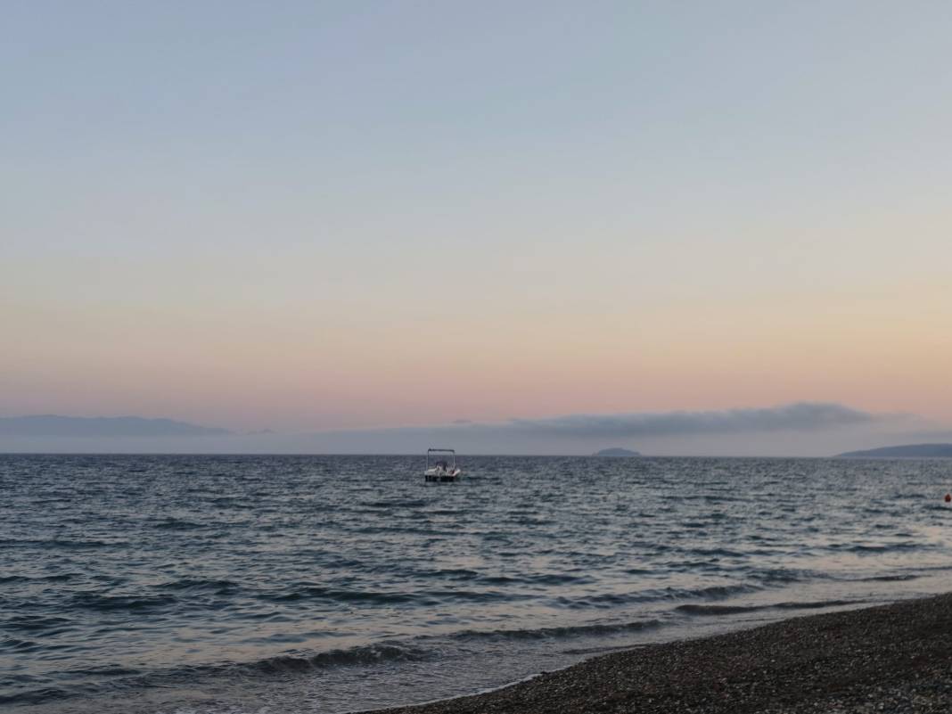 İzmir'de kafasını kaldıran şaşkına döndü! Seferihisar’dan büyüleyici manzara: Sisam Adası’nı gizemli bulutlar kapladı 7