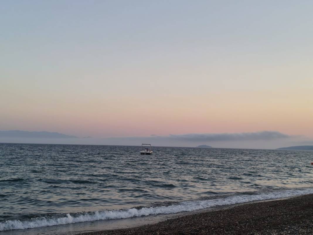 İzmir'de kafasını kaldıran şaşkına döndü! Seferihisar’dan büyüleyici manzara: Sisam Adası’nı gizemli bulutlar kapladı 5