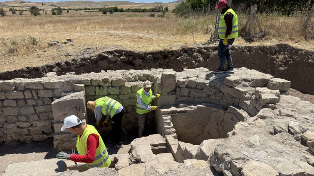 Vişne dikmek isterken Roma Hamamı buldu 4