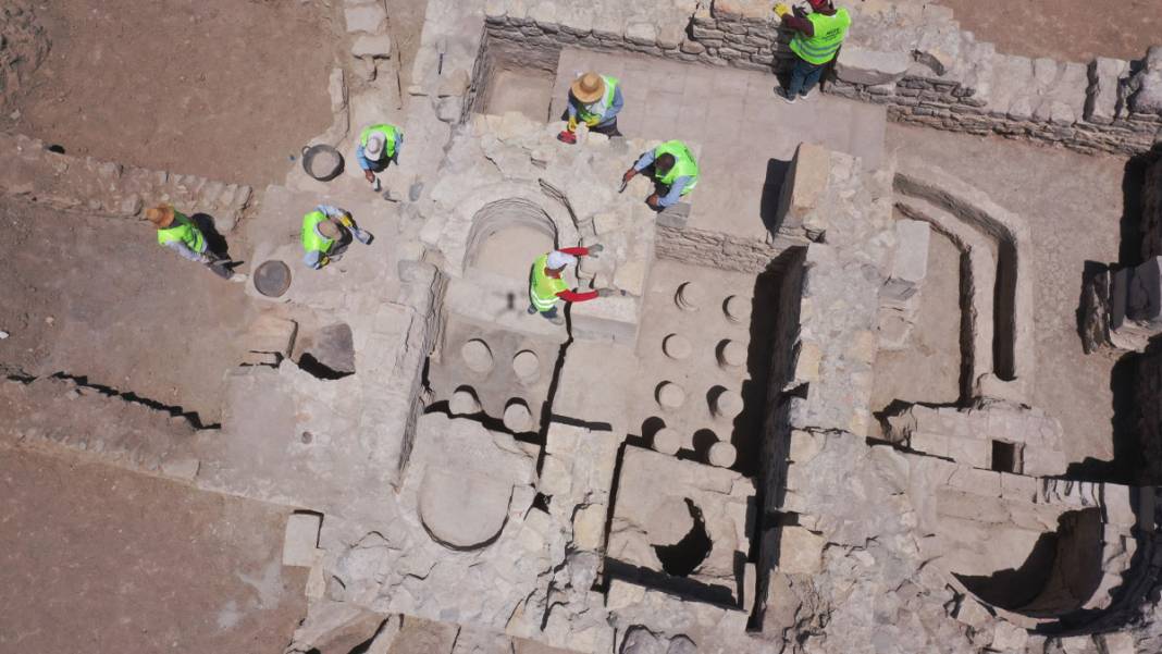 Vişne dikmek isterken Roma Hamamı buldu 10