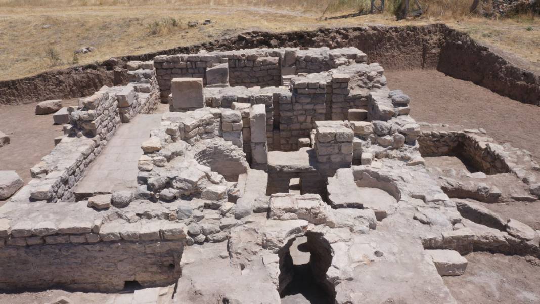 Vişne dikmek isterken Roma Hamamı buldu 8