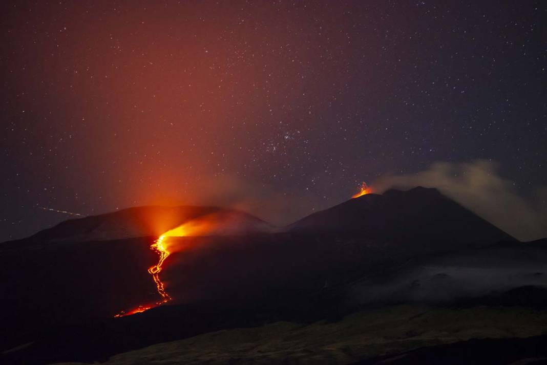 Etna Yanardağı yeniden lav ve kül püskürttü 6