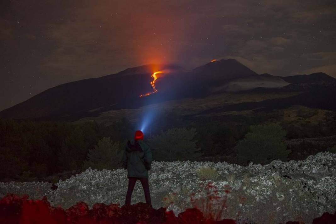 Etna Yanardağı yeniden lav ve kül püskürttü 5