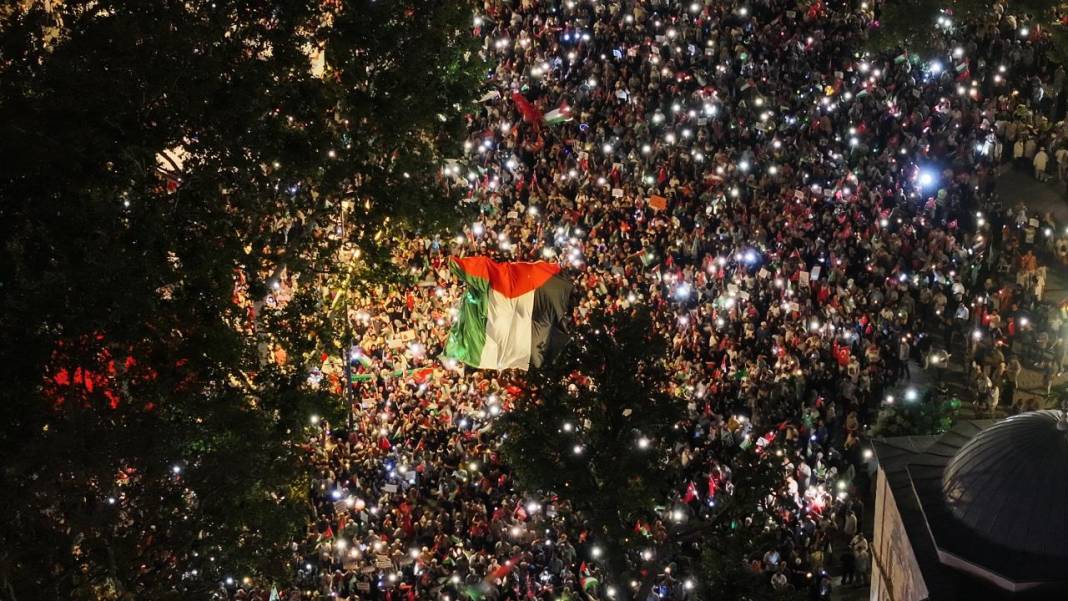İstanbul’da “Gazze’ye Umut Işığı Ol” yürüyüşü: Binlerce kişi İsrail’i protesto etti 12