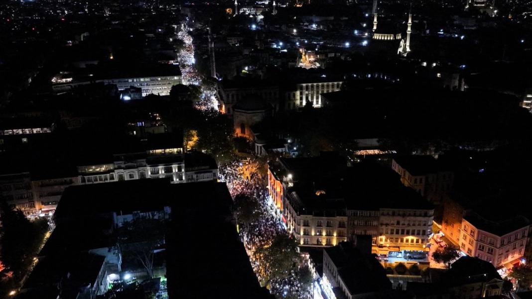 İstanbul’da “Gazze’ye Umut Işığı Ol” yürüyüşü: Binlerce kişi İsrail’i protesto etti 10