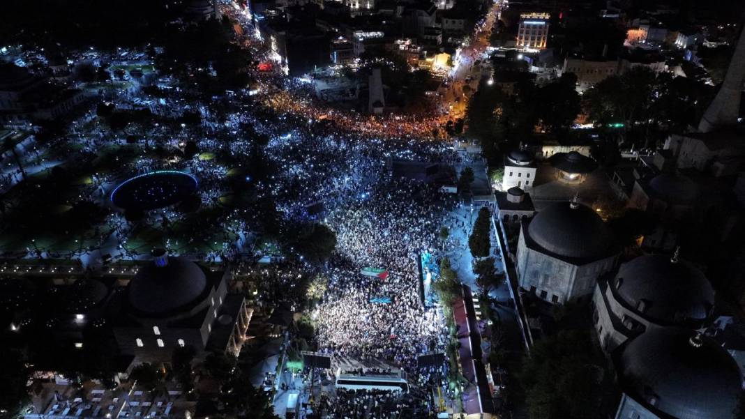 İstanbul’da “Gazze’ye Umut Işığı Ol” yürüyüşü: Binlerce kişi İsrail’i protesto etti 6
