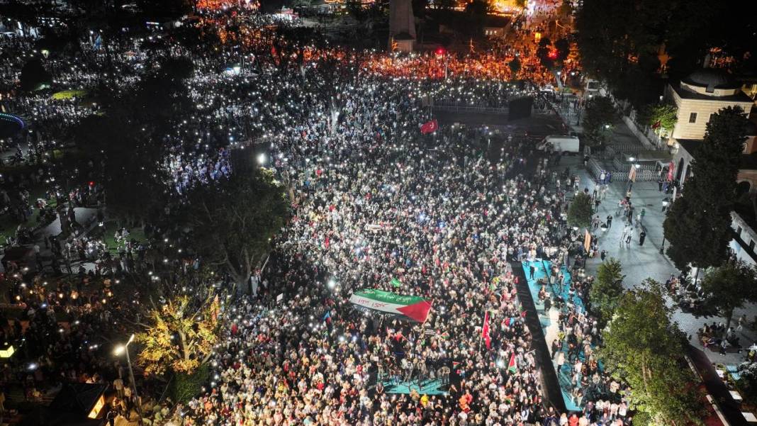 İstanbul’da “Gazze’ye Umut Işığı Ol” yürüyüşü: Binlerce kişi İsrail’i protesto etti 1