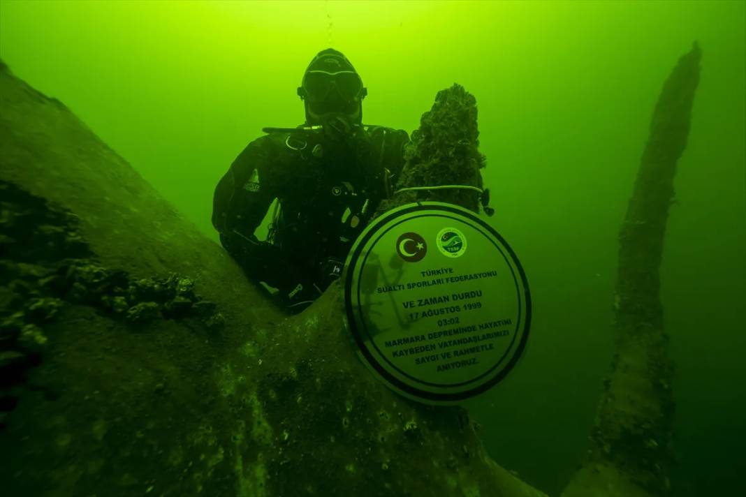 Marmara Depremi'nin deniz altında kalan enkazı 26 yıl sonra görüntülendi 9