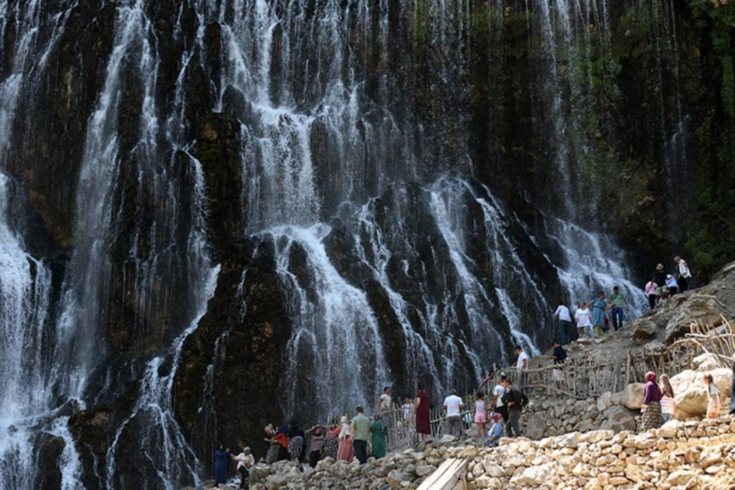 Kavurucu sıcaklarda cennetten köşe! Her adımına değiyor: Kapuzbaşı Şelaleleri resmen doğal klima 2