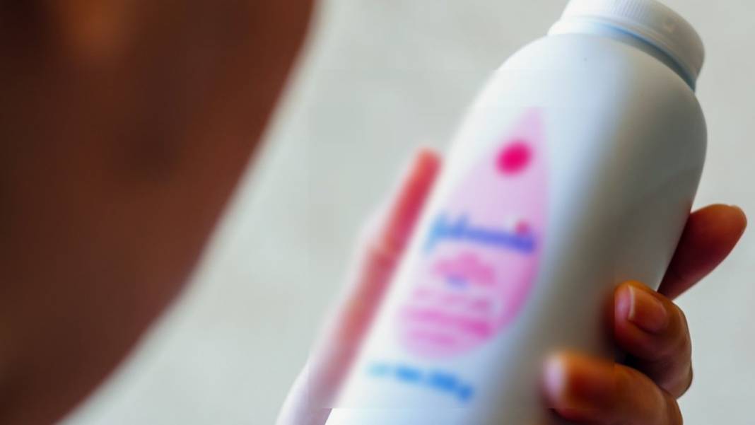 Her evde bulunan o beyaz toz aslında bir hazine: Bebek pudrasının kimsenin bilmediği 7 akılalmaz faydası 1