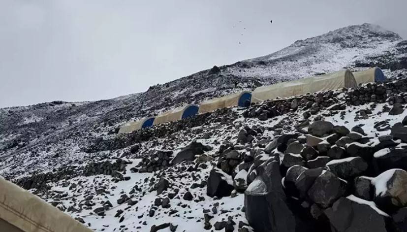 Eylül ayında kar yağdı: Ağrı Dağı'nın zirvesi beyaza büründü 2