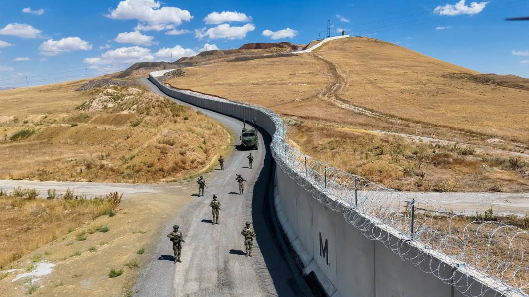 Van-İran sınırında güvenlik duvarı yükseliyor: 204 kilometrelik bölüm bitti 6