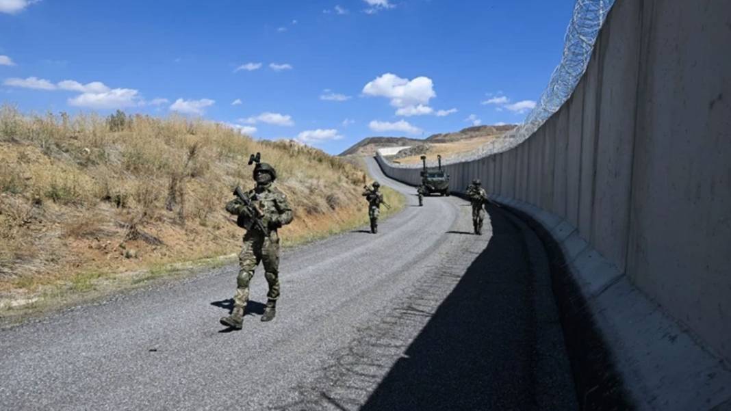 Van-İran sınırında güvenlik duvarı yükseliyor: 204 kilometrelik bölüm bitti 7