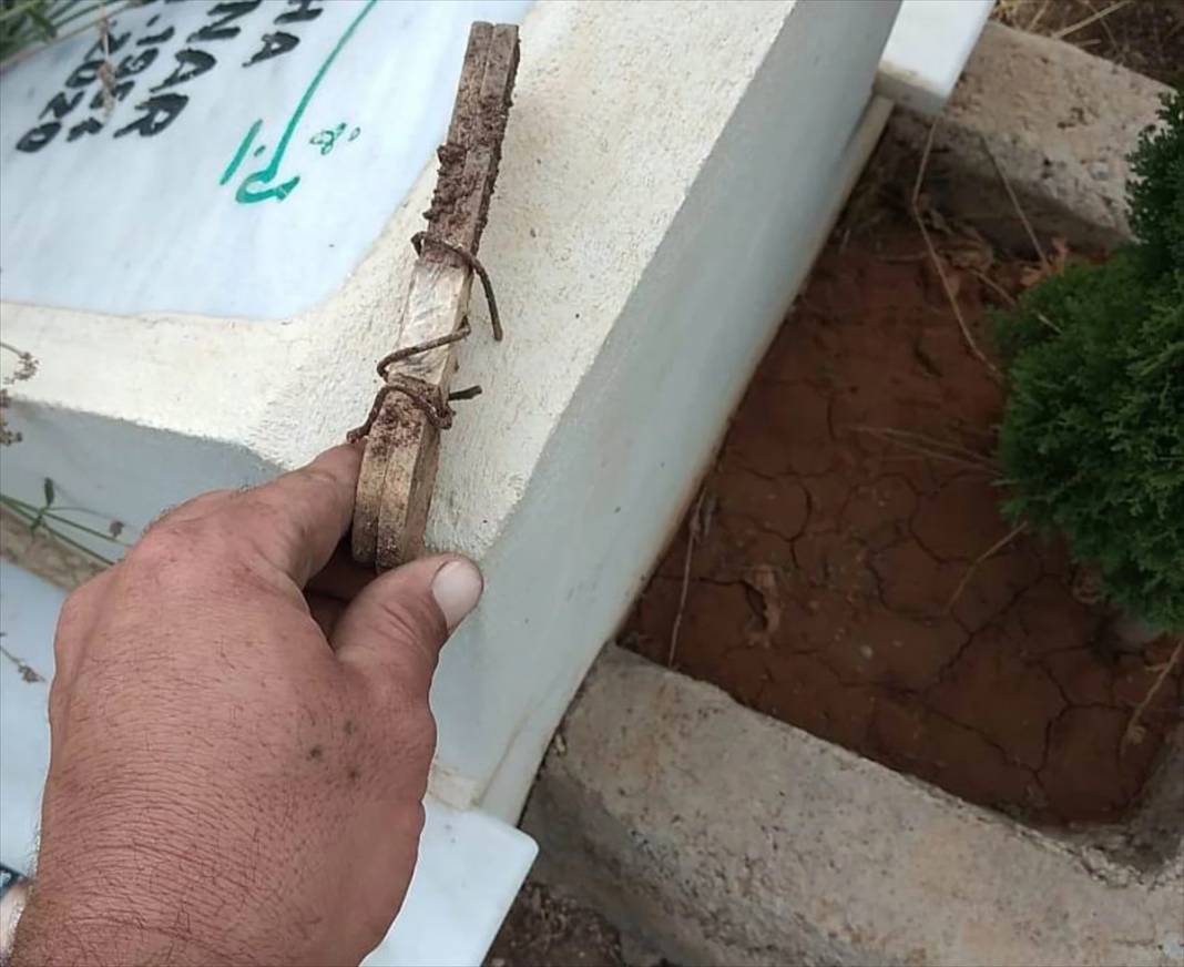 Mezar kazarken gördükleri şoke ediyor: Toprağın altından kaşık, kuzu kafası ve büyüler çıkıyor 4