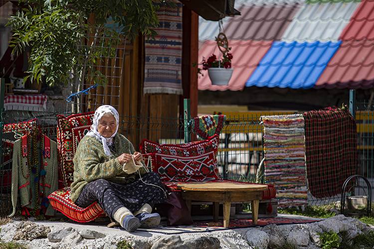 Bu köyde teknoloji yok huzur var! Doğanın tam ortasında huzurun başkenti: Lukomir Köyü 6