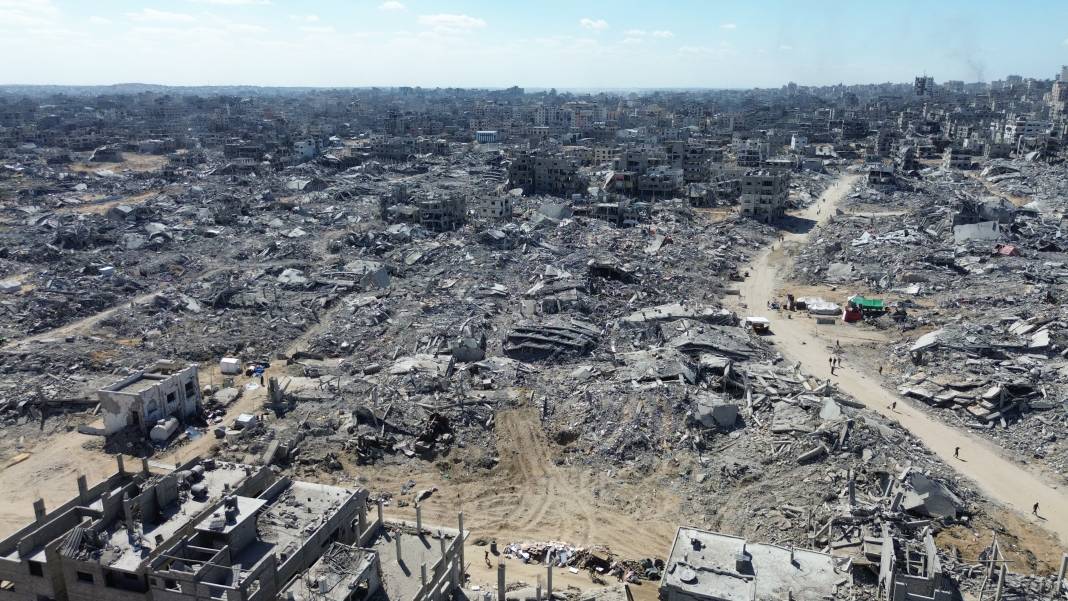 İsrail'in Gazze'nin Şeyh Rıdvan Mahallesi'nde bıraktığı yıkım havadan görüntülendi 8