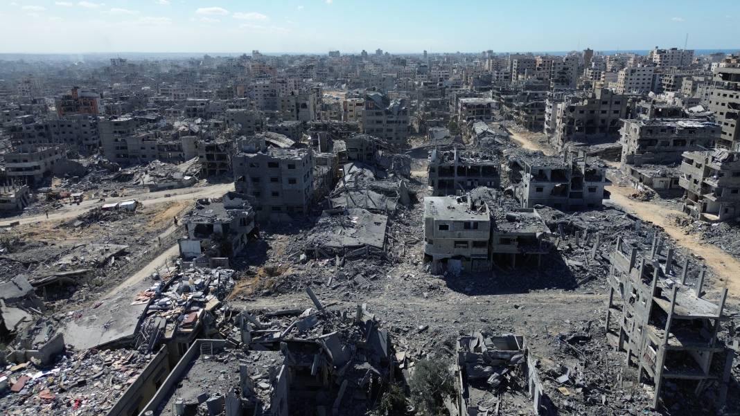 İsrail'in Gazze'nin Şeyh Rıdvan Mahallesi'nde bıraktığı yıkım havadan görüntülendi 5