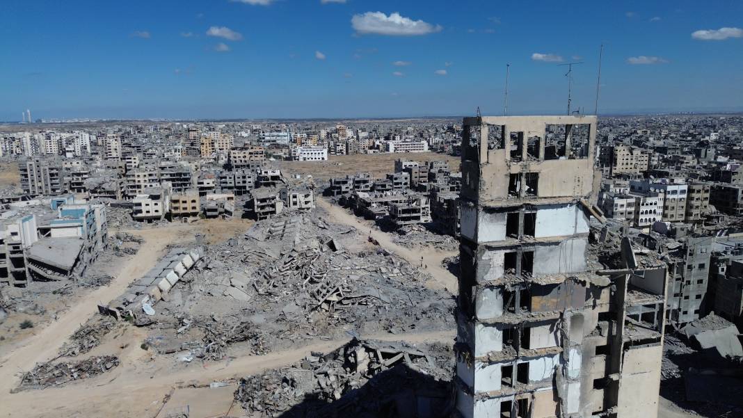 İsrail'in Gazze'nin Şeyh Rıdvan Mahallesi'nde bıraktığı yıkım havadan görüntülendi 12