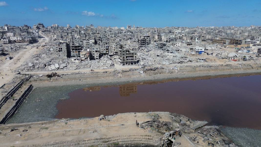 İsrail'in Gazze'nin Şeyh Rıdvan Mahallesi'nde bıraktığı yıkım havadan görüntülendi 10