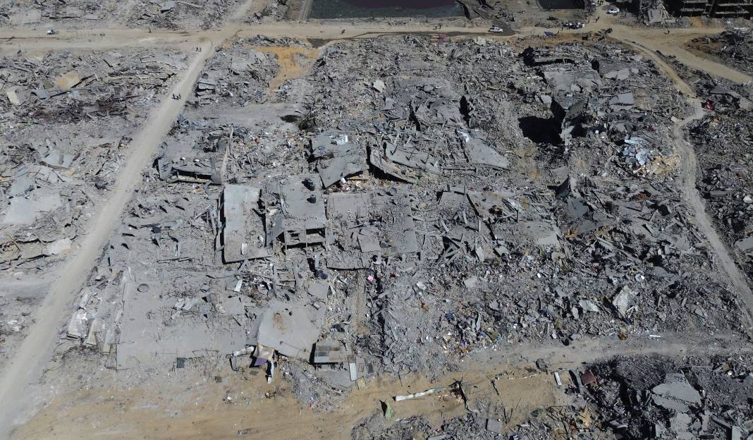 İsrail'in Gazze'nin Şeyh Rıdvan Mahallesi'nde bıraktığı yıkım havadan görüntülendi 1