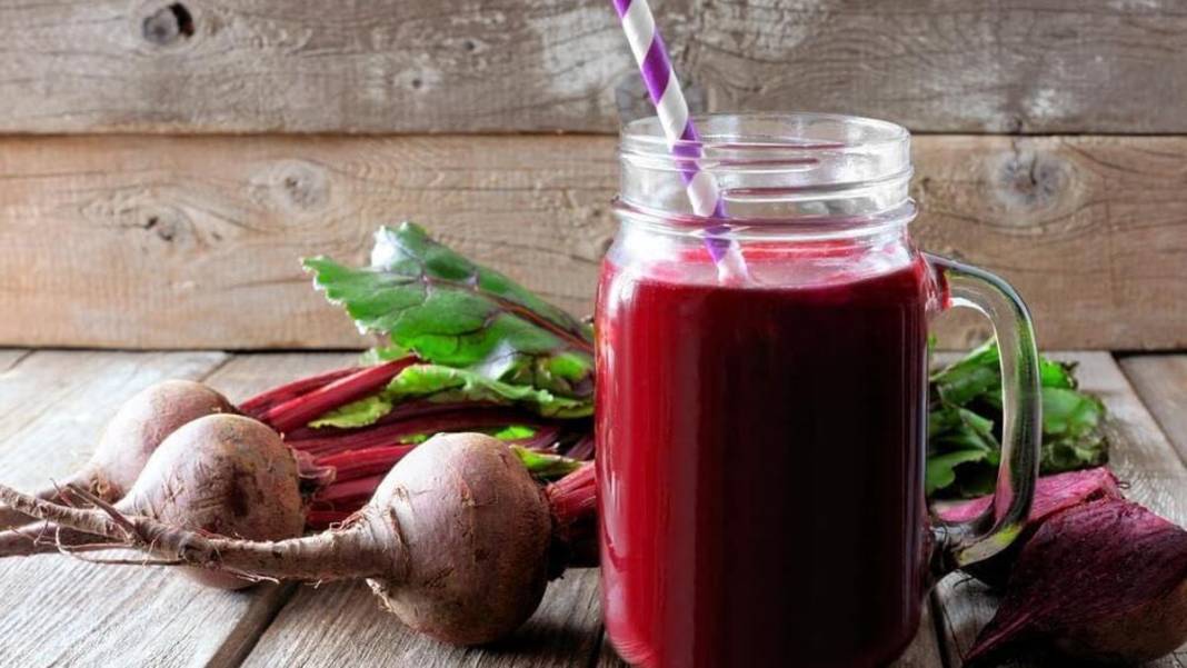 Sporcular performans artırmak için kullanıyor! Bağışıklığınız tavan yapacak: Enerji deposu pancar shot tarifi 5