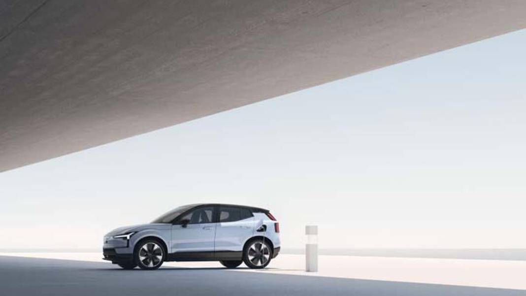 Volvo'dan karbon salımını sıfırlayacak dev hamle! Elektrikli araç alanlara 1 yıl boyunca şarj ücretsiz 4