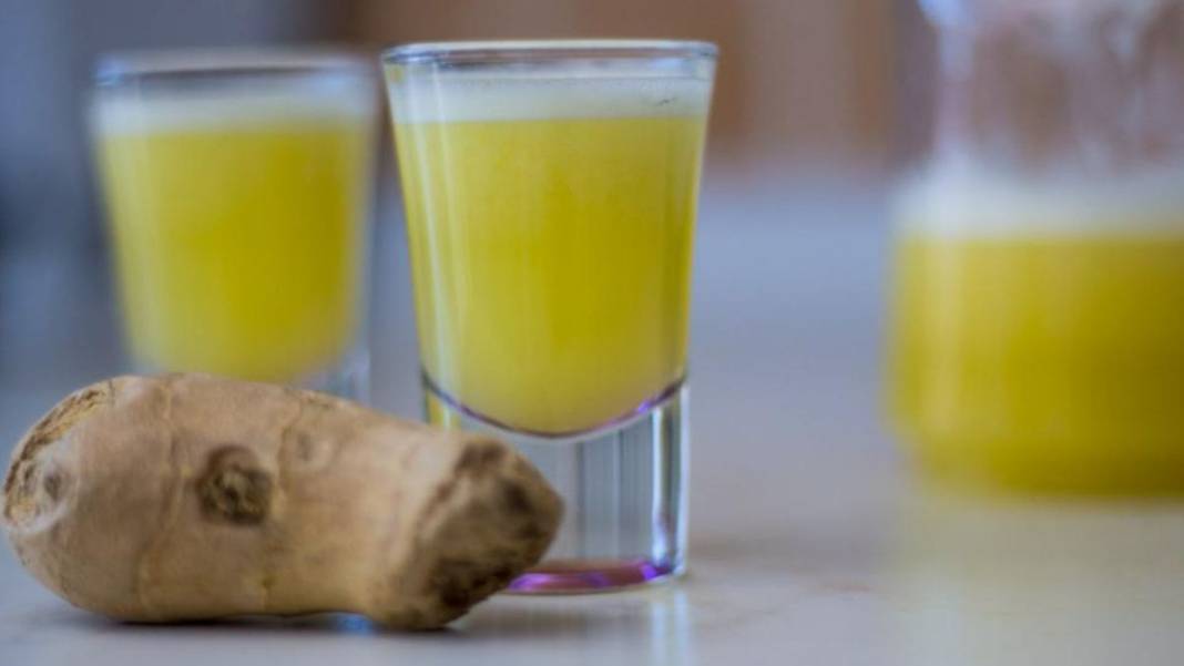 Soğuk havalara karşı vücudunuzu zırhlandırın: Altın değerinde iksir: Bağışıklık güçlendirici zerdeçal shot tarifi 4