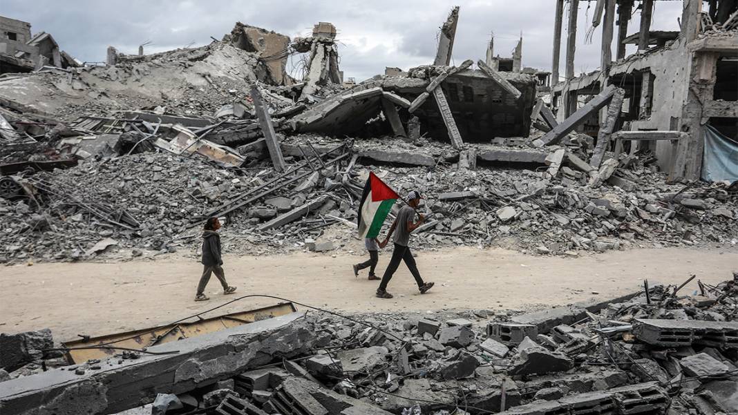 Dönüş yolları yıkımla dolu: Filistinlilerin sevinci, enkaz altında kaldı 3