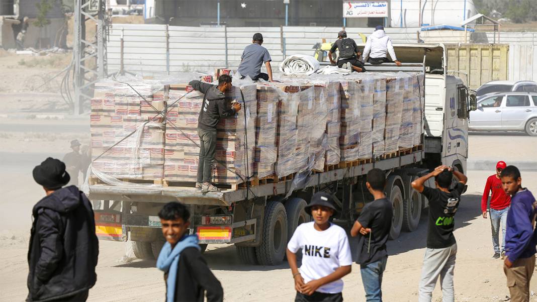 Gazze’ye yardım tırları giriş yaptı 4