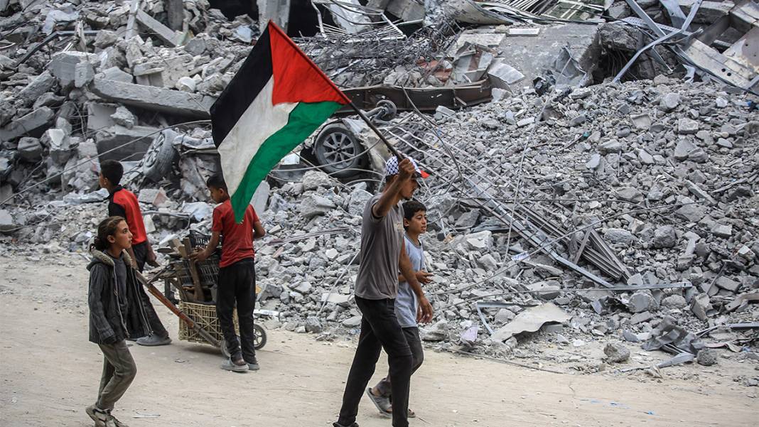 Dönüş yolları yıkımla dolu: Filistinlilerin sevinci, enkaz altında kaldı 2