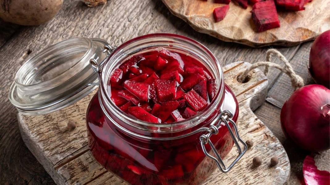 Sporcular performans artırmak için kullanıyor! Bağışıklığınız tavan yapacak: Enerji deposu pancar shot tarifi 1