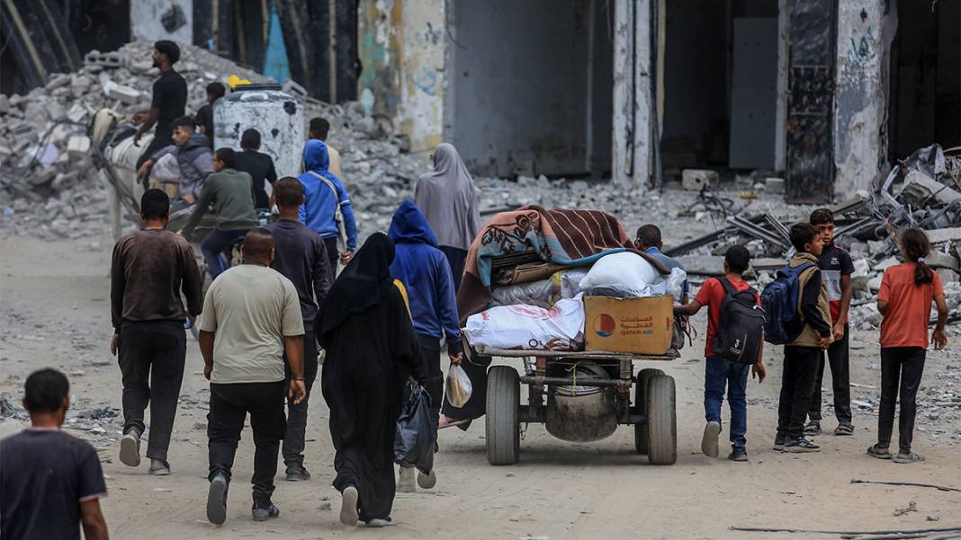 Dönüş yolları yıkımla dolu: Filistinlilerin sevinci, enkaz altında kaldı 1