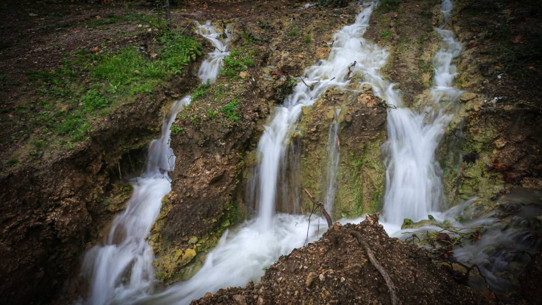 20 yıl önce kuruyan pınar, Balıkesir depremiyle yeniden akmaya başladı 1