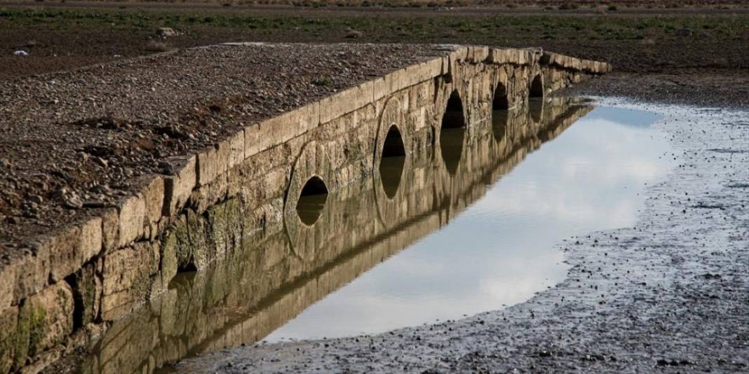 600 yıllık tarih suların altından çıktı! Konya Apa Barajı’nda gizemli Osmanlı köprüsü yeniden gün yüzünde 2