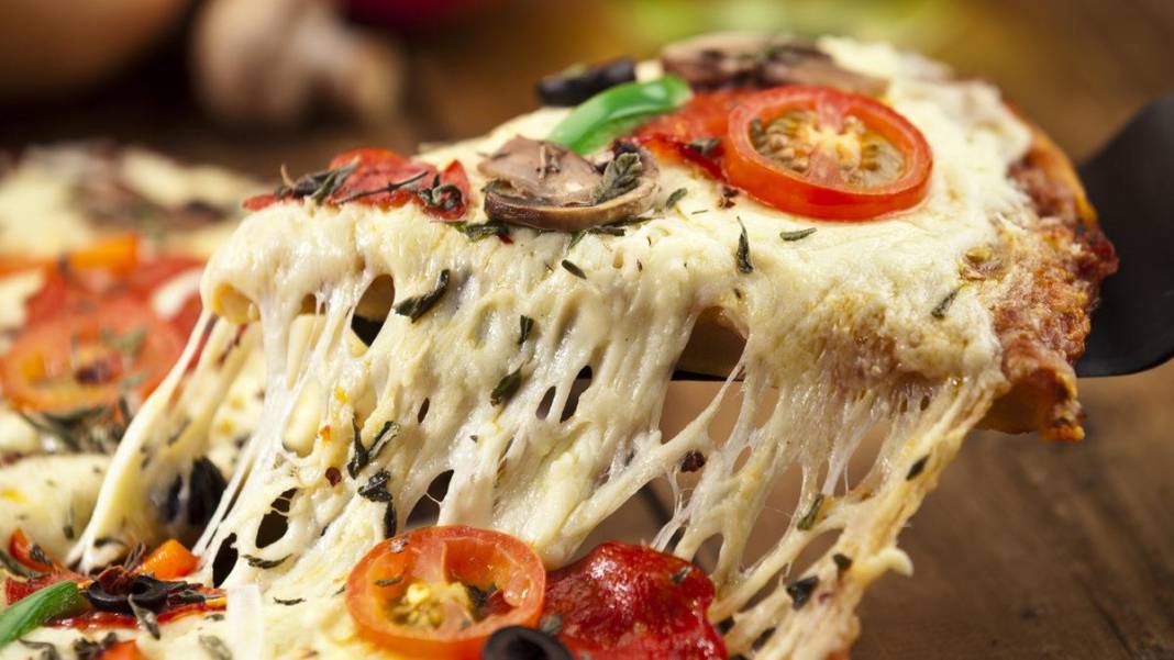 Evde pizza devrimi! 10 dakikada hazırlanan kabarık ve yumuşak hamur sırrı 1