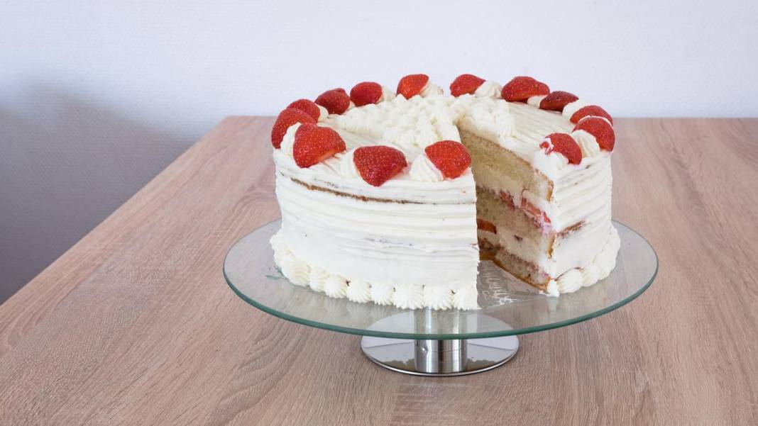 Mükemmel kabaran glütensiz pandispanya keki tarifi! Evde pastacılık yapın 3