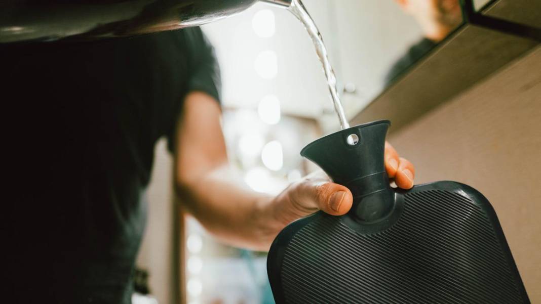 Tehlikeye davetiye çıkarmayın! Sıcak su torbası kullanımında patlama riskini önleyen hayati detay 3