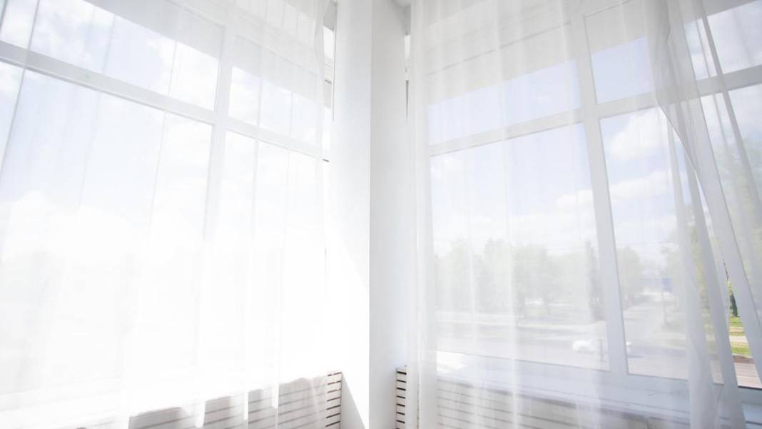 Perdelerinizdeki inatçı lekeleri söküp atın! Makinede yıkarken bilmeniz gereken sır 5