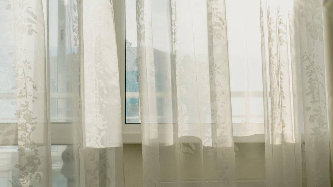 Perdelerinizdeki inatçı lekeleri söküp atın! Makinede yıkarken bilmeniz gereken sır 3