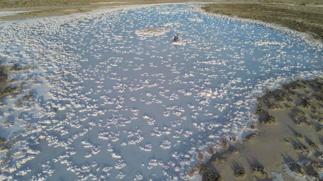 Tuz Gölü’nde sular çekildi, ortaya ilginç tuz şekilleri çıktı 4