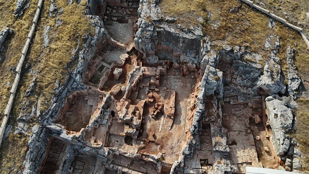 Antik kentte büyük keşif: 1500 yıllık yaşam alanı ortaya çıktı 7