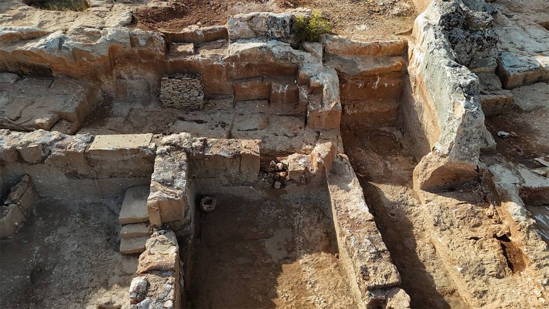 Antik kentte büyük keşif: 1500 yıllık yaşam alanı ortaya çıktı 6