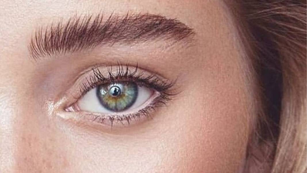 Doğal çözüm keşfedildi! Dökülen kaşları geri getiren ve hızla uzatan mucizevi yağ bakımı 2