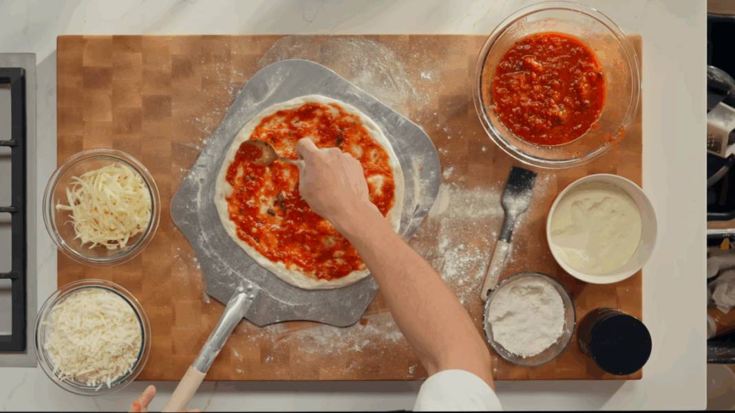 Evde pizza devrimi! 10 dakikada hazırlanan kabarık ve yumuşak hamur sırrı 2