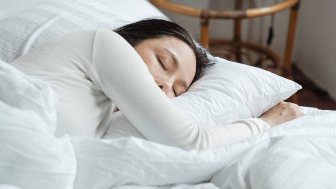 Hızlı uykunun sırrı açıklandı! Harvard araştırması soğuk oda iddiasını destekliyor 2