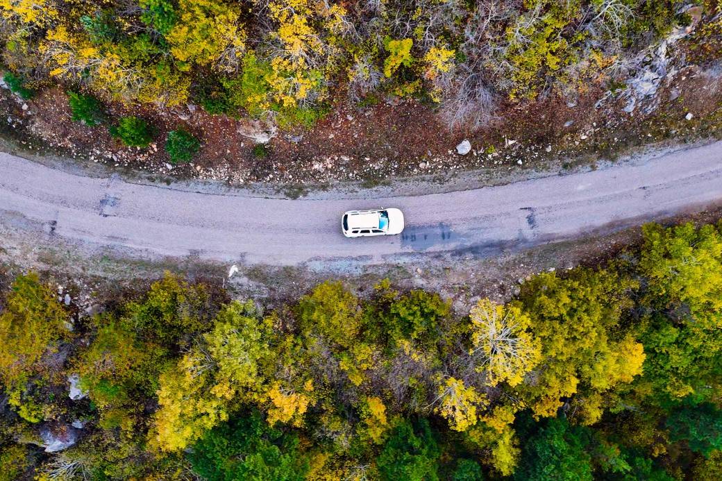 Gümüşhane’de sonbahar şöleni! Alpler'i aratmıyor: Zirvelerde kar, vadilerde renk cümbüşü 2